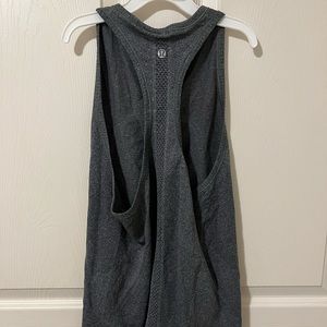 I’m selling a lululemon tank top! Worn twice! Size:L